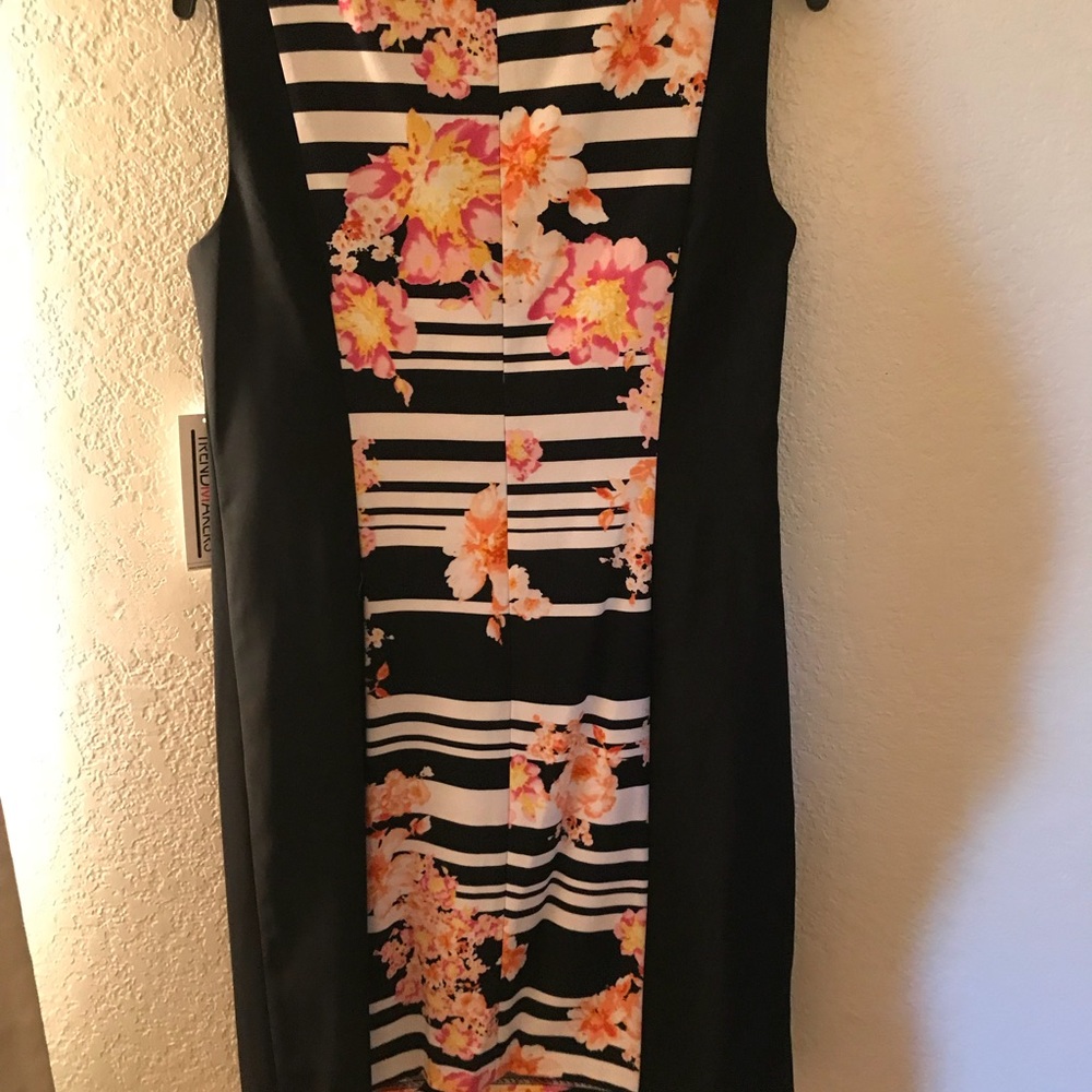 Dress - Picture 4 of 4